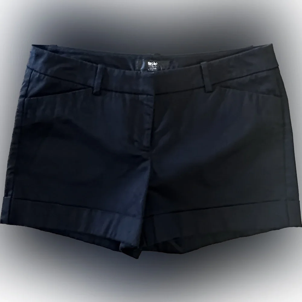Mossimo Women's Black Cotton Stretch Cuffed Chino Short Shorts Size 8 - Picture 4 of 12